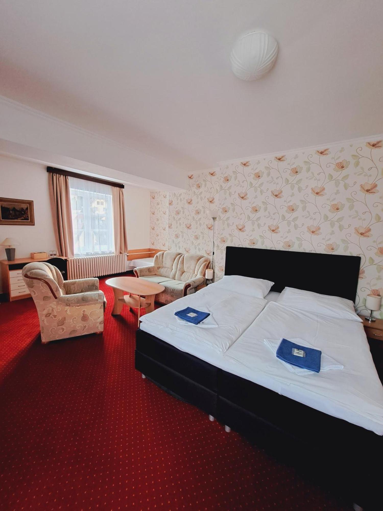 Hotel Grand Tanvald Zewnętrze zdjęcie