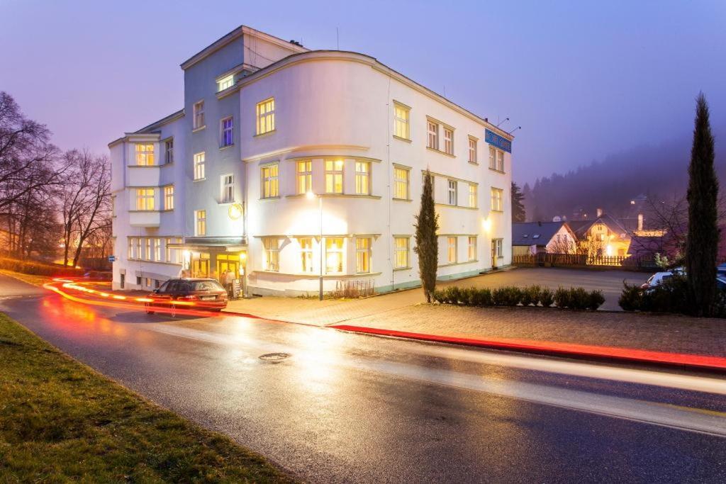 Hotel Grand Tanvald Zewnętrze zdjęcie