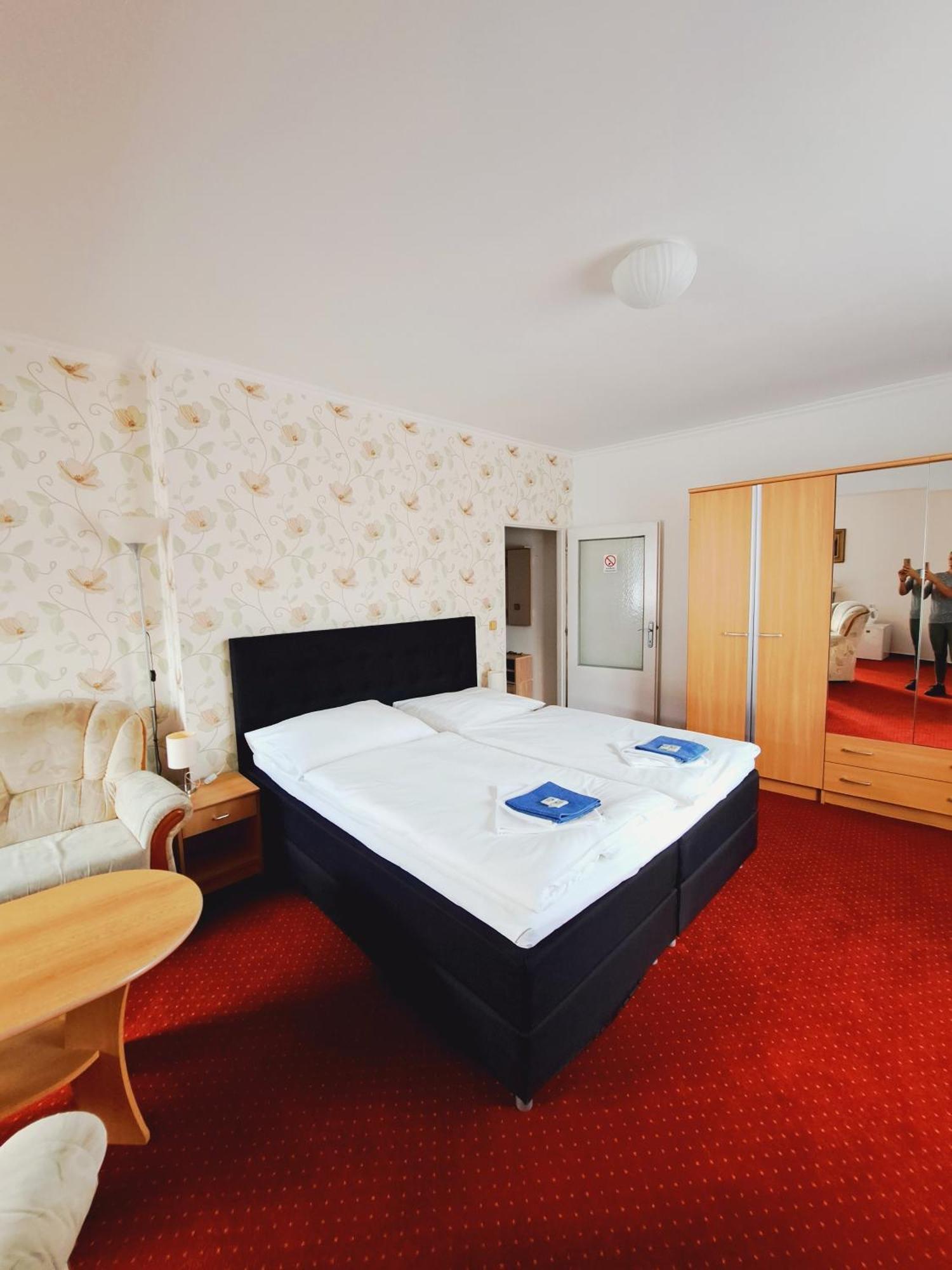 Hotel Grand Tanvald Zewnętrze zdjęcie