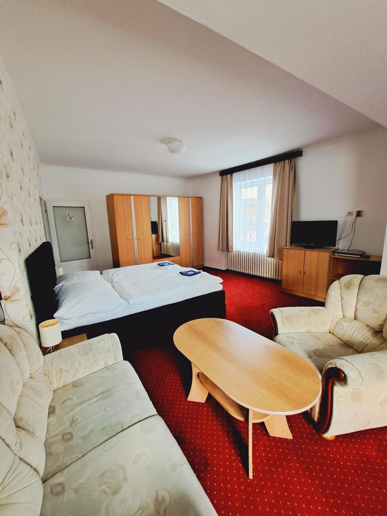 Hotel Grand Tanvald Zewnętrze zdjęcie