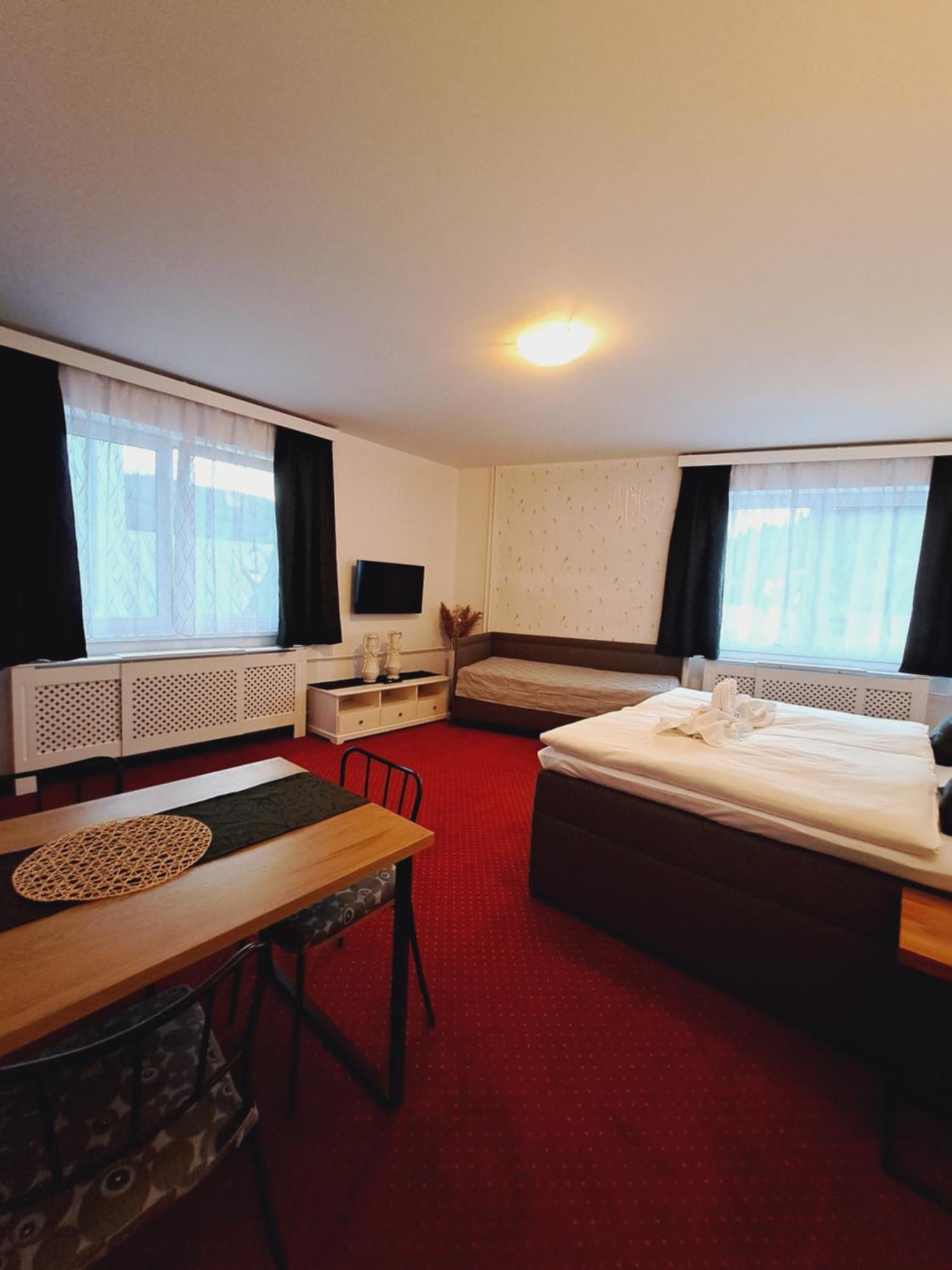 Hotel Grand Tanvald Zewnętrze zdjęcie