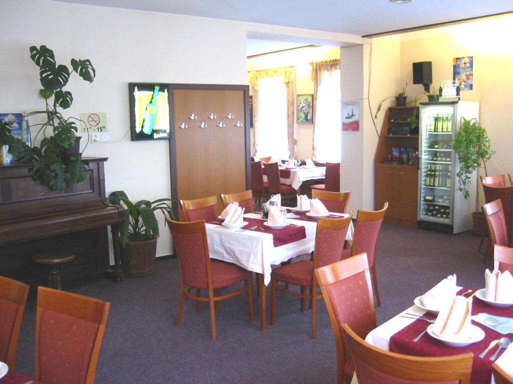 Hotel Grand Tanvald Zewnętrze zdjęcie