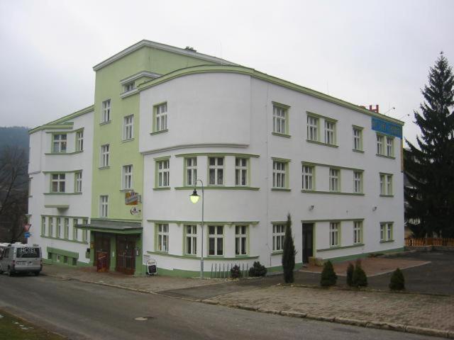 Hotel Grand Tanvald Zewnętrze zdjęcie
